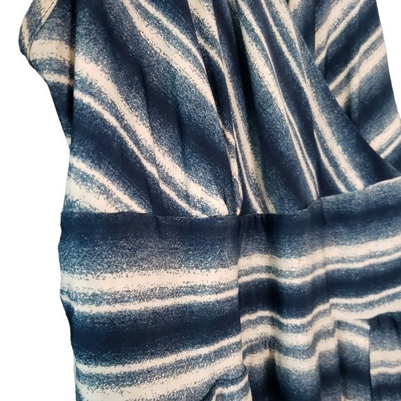 French Laundry Ombre Shades of Blue Razor Back Handkerchief Hem Size XL - Picture 5 of 13